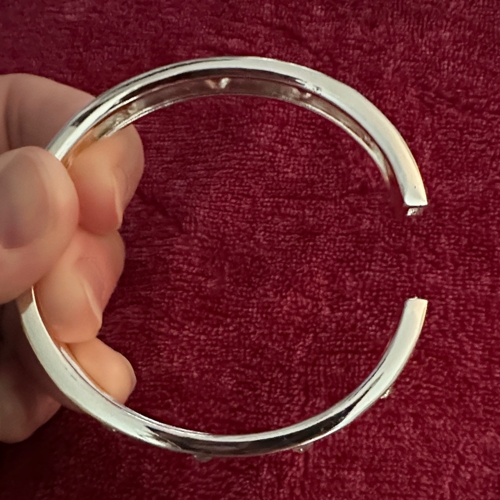Elegant Silver Bracelet with Crystal Accents - Picture 2 of 3